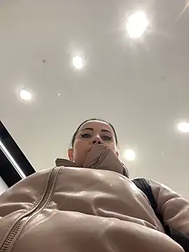 CrazzyChicks online show from April 22, 7:11 am