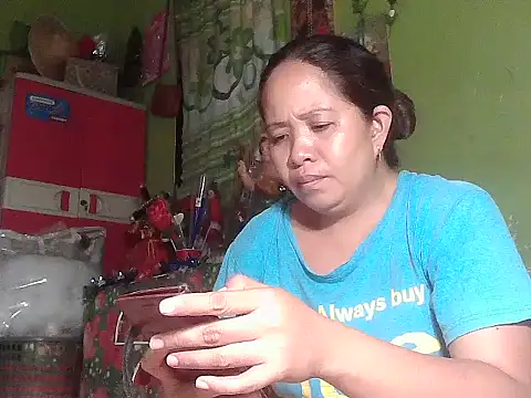 Snapshot of sweetlady_pinay chatting on May 5, 6:32 am sweetlady pinay online show from May 5, 6:32 am