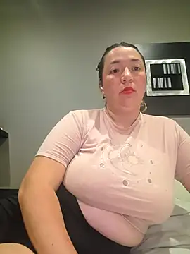 isabella rossse online show from March 3, 8:26 pm