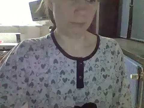 Snapshot of Moi_Lina chatting on December 12, 8:21 pm Moi Lina online show from December 12, 8:21 pm