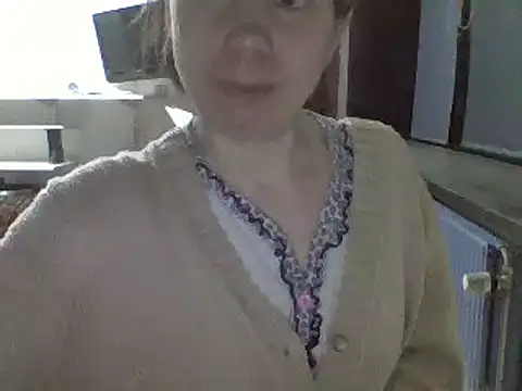 Snapshot of Moi_Lina chatting on December 28, 12:04 am Moi Lina online show from December 28, 12:04 am