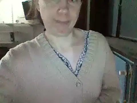 Snapshot of Moi_Lina chatting on January 1, 5:44 pm Moi Lina online show from January 1, 5:44 pm