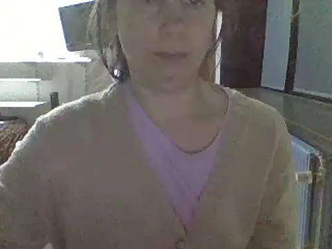 Snapshot of Moi_Lina chatting on November 18, 1:00 am Moi Lina online show from November 18, 1:00 am