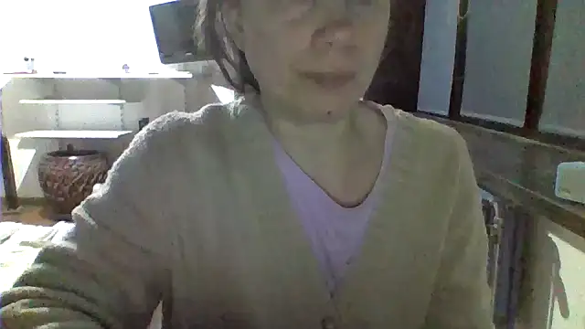 Snapshot of Moi_Lina chatting on November 19, 12:10 am Moi Lina online show from November 19, 12:10 am