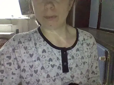 Snapshot of Moi_Lina chatting on December 1, 12:37 am Moi Lina online show from December 1, 12:37 am