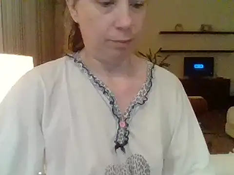 Snapshot of Moi_Lina chatting on June 21, 11:40 pm Moi Lina online show from June 21, 11:40 pm