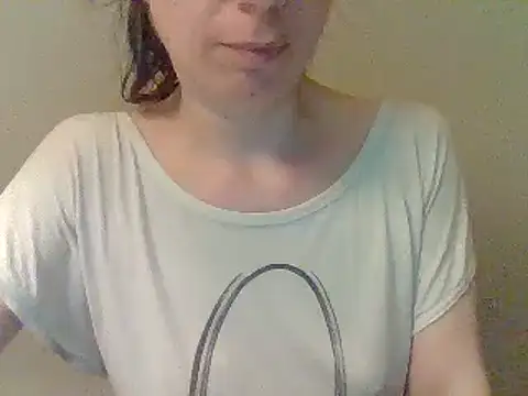 Snapshot of Moi_Lina chatting on June 27, 12:15 am Moi Lina online show from June 27, 12:15 am