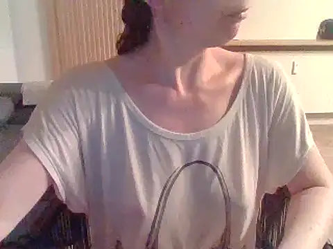 Snapshot of Moi_Lina chatting on July 17, 10:58 pm Moi Lina online show from July 17, 10:58 pm