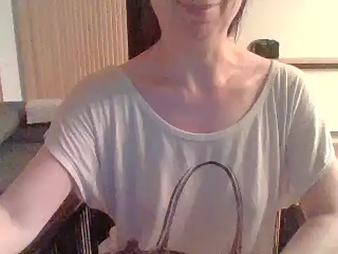Snapshot of Moi_Lina chatting on July 18, 9:51 pm Moi Lina online show from July 18, 9:51 pm