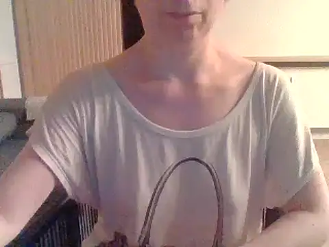 Snapshot of Moi_Lina chatting on July 20, 12:14 am Moi Lina online show from July 20, 12:14 am