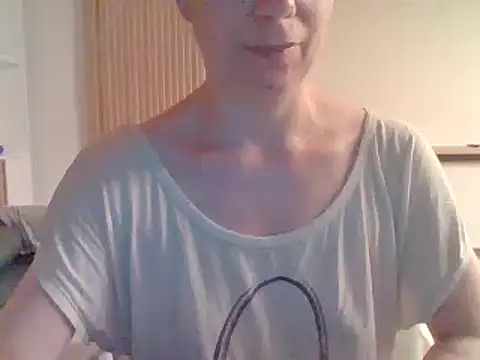Snapshot of Moi_Lina chatting on July 28, 9:36 pm Moi Lina online show from July 28, 9:36 pm
