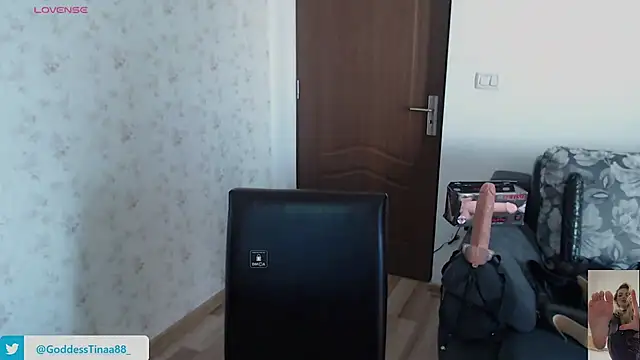 Snapshot of Goddess_Tina chatting on October 28, 7:34 am Goddess Tina online show from October 28, 7:34 am