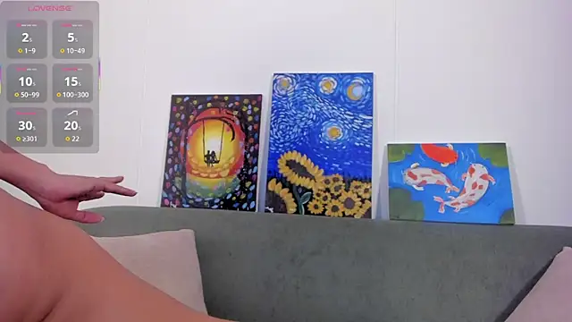 TIFFANYRUSSO online show from February 9, 6:06 am