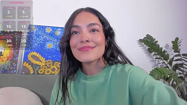 TIFFANYRUSSO online show from March 25, 6:30 am