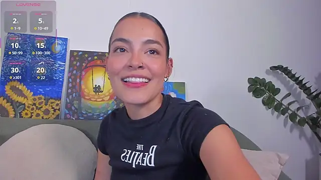 Snapshot of TIFFANYRUSSO chatting on June 2, 5:42 am TIFFANYRUSSO online show from June 2, 5:42 am