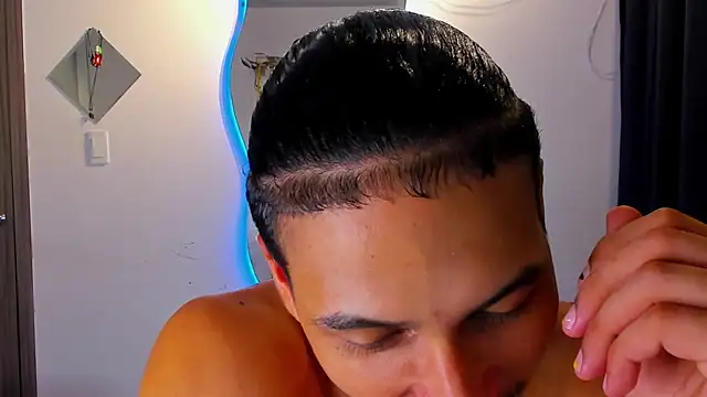 Snapshot of Kris_Khalifa69 chatting on September 21, 1:29 am Kris Khalifa69 online show from September 21, 1:29 am