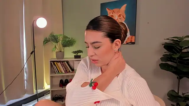Snapshot of LiaPearce chatting on May 22, 2:22 pm LiaPearce online show from May 22, 2:22 pm