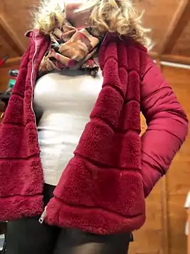 Snapshot of DaisyVibesss chatting on December 28, 4:09 pm DaisyVibesss online show from December 28, 4:09 pm