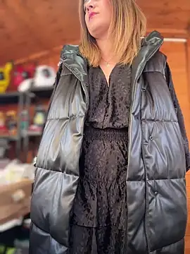 Snapshot of DaisyVibesss chatting on December 31, 10:48 am DaisyVibesss online show from December 31, 10:48 am