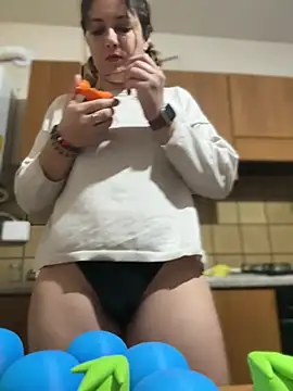 Snapshot of DaisyVibesss chatting on January 22, 9:02 am DaisyVibesss online show from January 22, 9:02 am