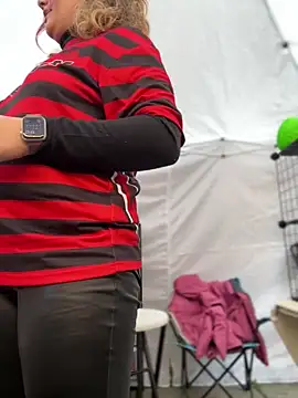 Snapshot of DaisyVibesss chatting on February 23, 4:13 pm DaisyVibesss online show from February 23, 4:13 pm