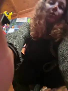 DaisyVibesss online show from December 19, 12:45 pm