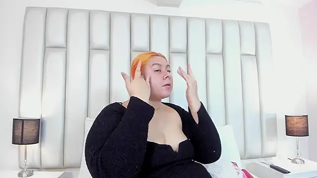 aandreaperez online show from February 26, 11:41 am