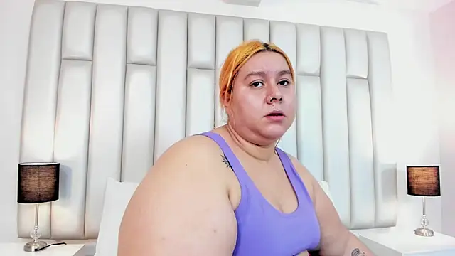 aandreaperez online show from March 12, 11:42 am