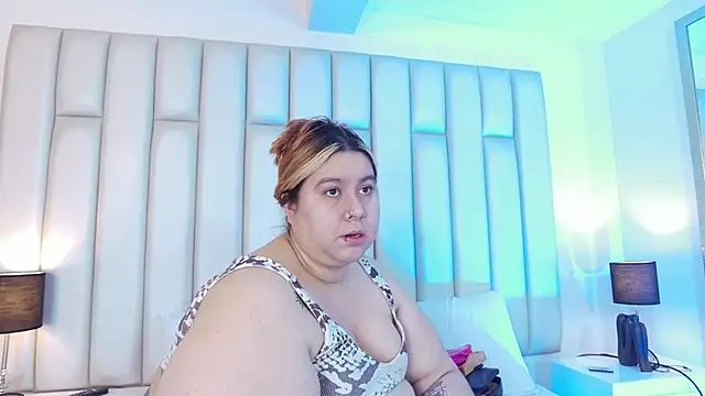 aandreaperez online show from March 14, 11:48 am