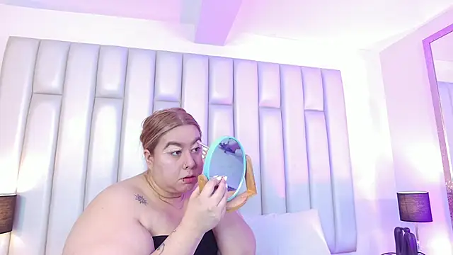 aandreaperez online show from March 19, 11:47 am