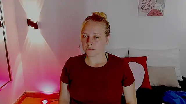 Snapshot of EmilySumer chatting on May 15, 10:17 pm EmilySumer online show from May 15, 10:17 pm