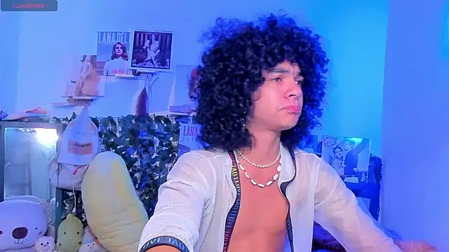 Snapshot of sweetvond_ chatting on December 16, 2:27 pm sweetvond online show from December 16, 2:27 pm