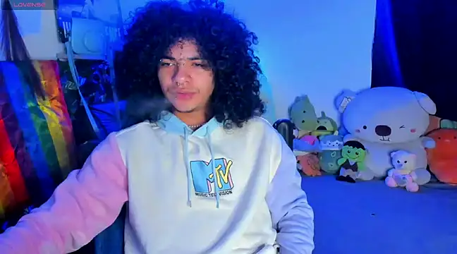 Snapshot of sweetvond_ chatting on February 7, 3:23 am sweetvond online show from February 7, 3:23 am