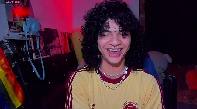 Snapshot of sweetvond_ chatting on February 11, 3:50 am sweetvond online show from February 11, 3:50 am