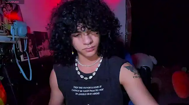 Snapshot of sweetvond_ chatting on February 11, 6:51 am sweetvond online show from February 11, 6:51 am