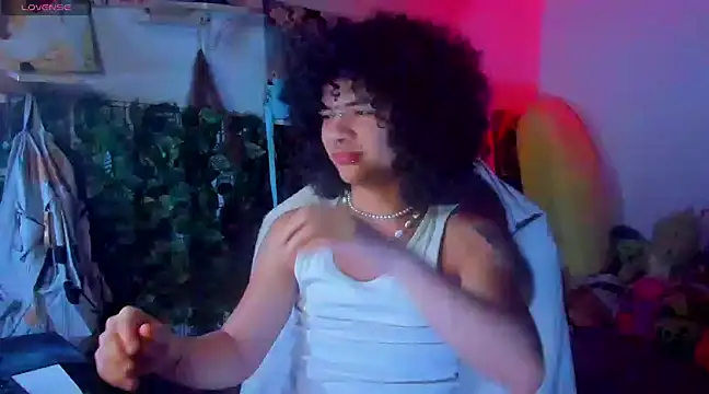 Snapshot of sweetvond_ chatting on March 3, 3:52 am sweetvond online show from March 3, 3:52 am