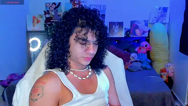 Snapshot of sweetvond_ chatting on March 6, 8:37 pm sweetvond online show from March 6, 8:37 pm