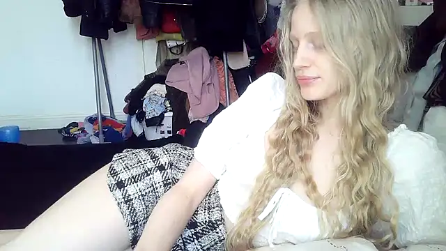 Snapshot of VeronicaJoyful chatting on March 10, 2:26 pm VeronicaJoyful online show from March 10, 2:26 pm