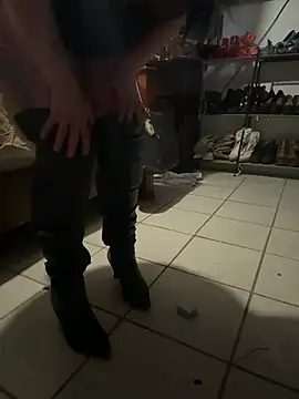 Snapshot of Cataleia21 chatting on February 15, 4:03 pm Cataleia21 online show from February 15, 4:03 pm