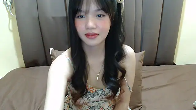 Snapshot of x_brittany_x chatting on June 25, 8:24 pm x brittany x online show from June 25, 8:24 pm