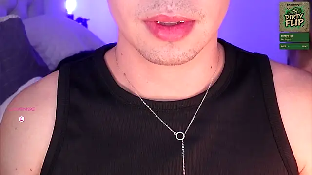 Snapshot of juanes_chris chatting on October 22, 12:55 am juanes chris online show from October 22, 12:55 am