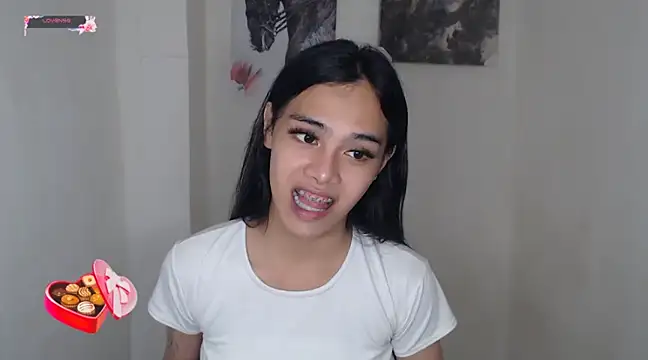 Snapshot of shecutie69 chatting on December 18, 8:57 pm shecutie69 online show from December 18, 8:57 pm