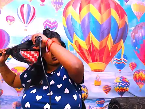 Snapshot of Indianfairy99 chatting on January 18, 6:34 am Indianfairy99 online show from January 18, 6:34 am