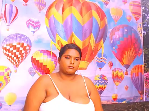 Snapshot of Indianfairy99 chatting on February 4, 12:00 pm Indianfairy99 online show from February 4, 12:00 pm