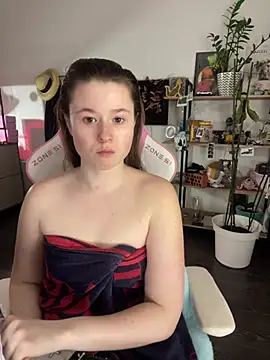 Snapshot of sweetest_pie chatting on April 30, 8:37 pm sweetest pie online show from April 30, 8:37 pm