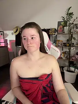 Snapshot of sweetest_pie chatting on May 3, 7:31 pm sweetest pie online show from May 3, 7:31 pm