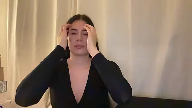 Snapshot of clairewntr chatting on February 19, 8:27 pm clairewntr online show from February 19, 8:27 pm