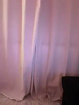 Snapshot of clairewntr chatting on April 20, 8:32 pm clairewntr online show from April 20, 8:32 pm