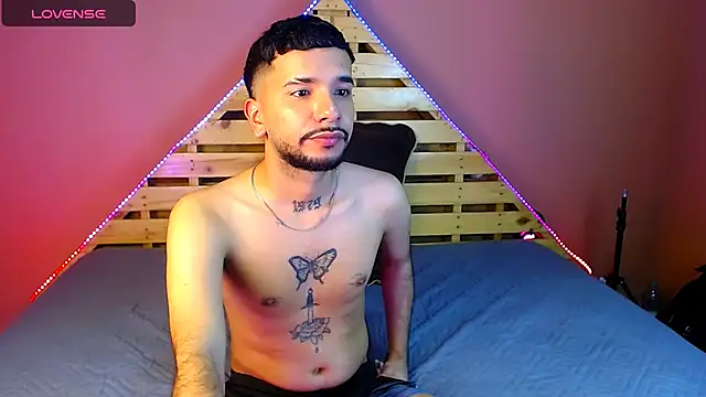 Snapshot of sexxgods chatting on January 14, 11:37 pm sexxgods online show from January 14, 11:37 pm