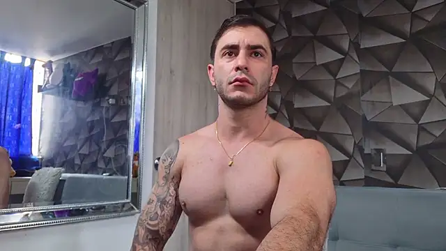 Snapshot of Latino_stud4u chatting on May 31, 5:20 pm Latino stud4u online show from May 31, 5:20 pm
